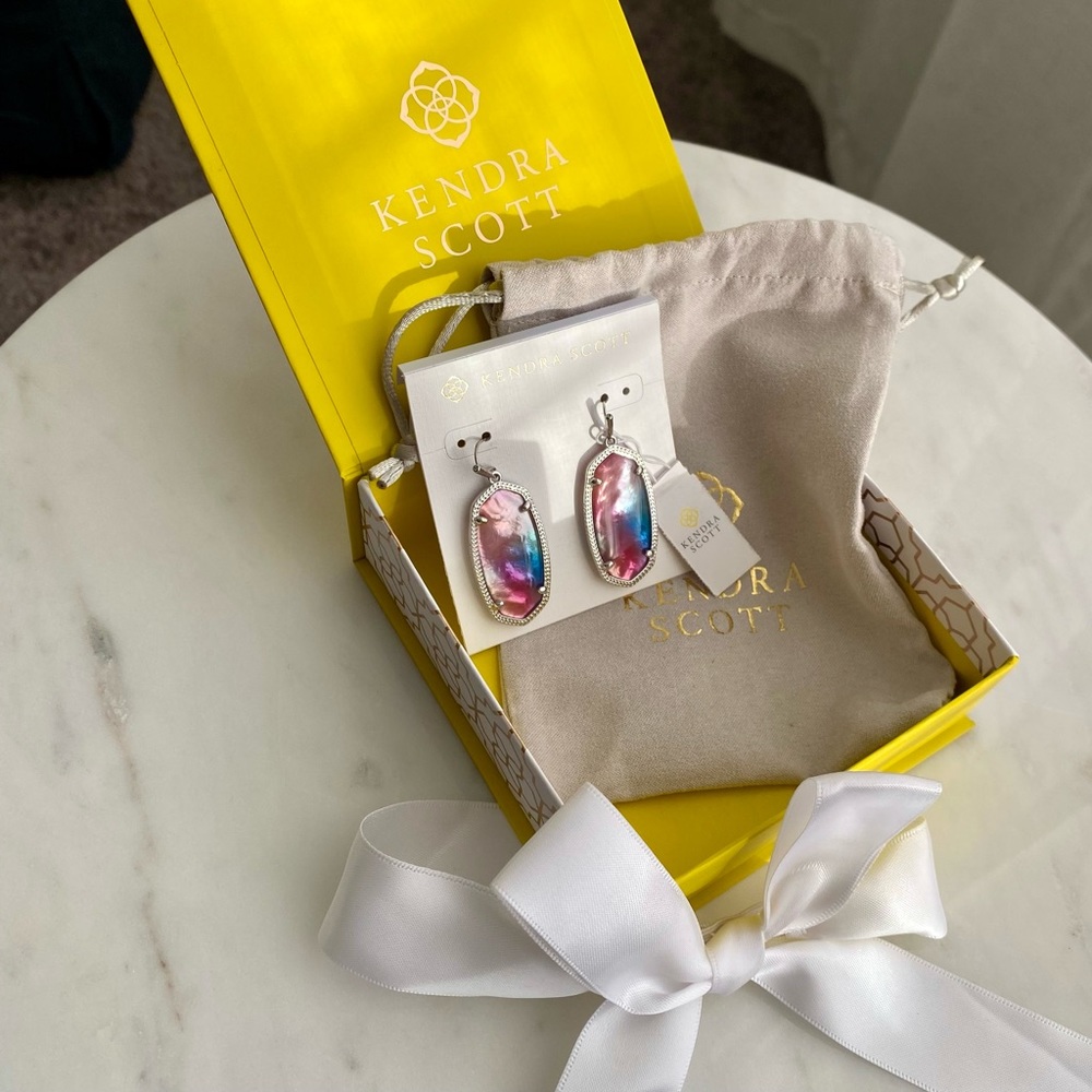 NWT KENDRA SCOTT Elle Watercolor Illusion Earrings in Silver